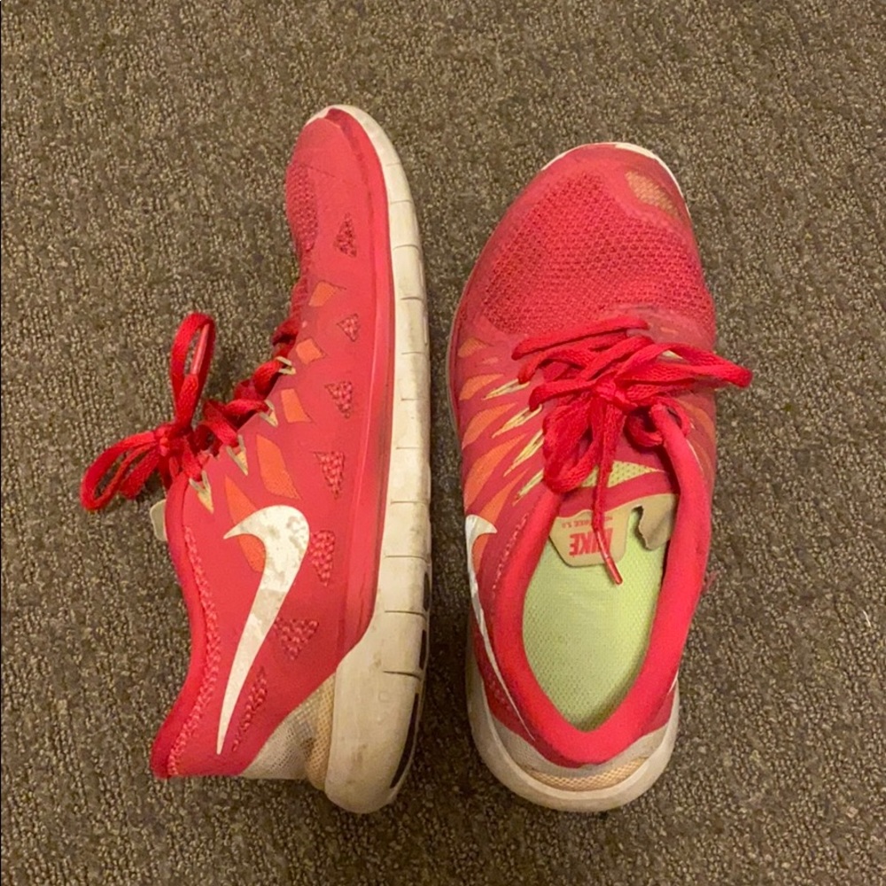 Nike tennis shoes